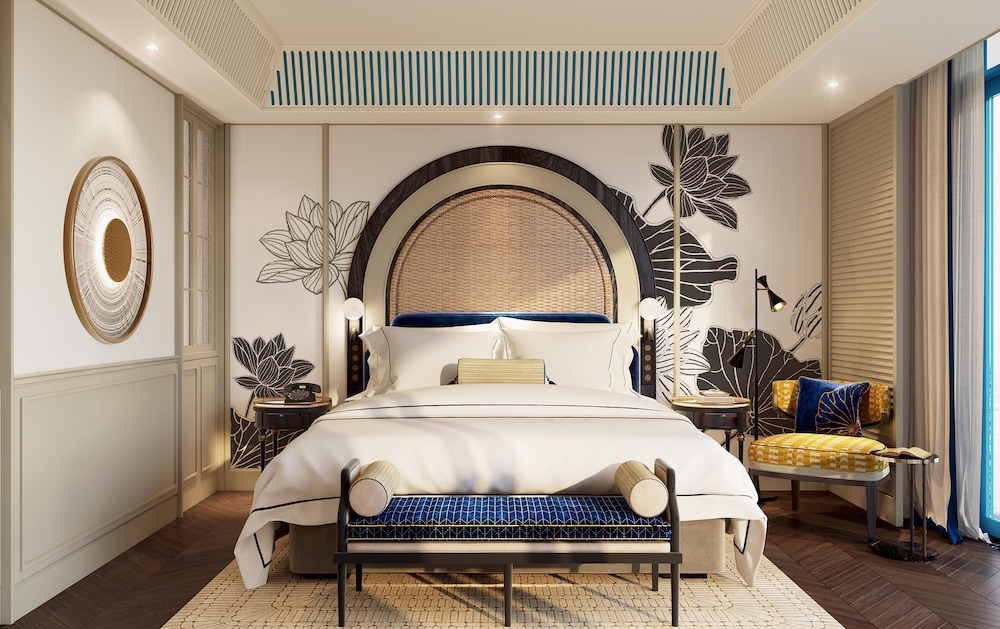 Suite, King Bed, 2 Balconies