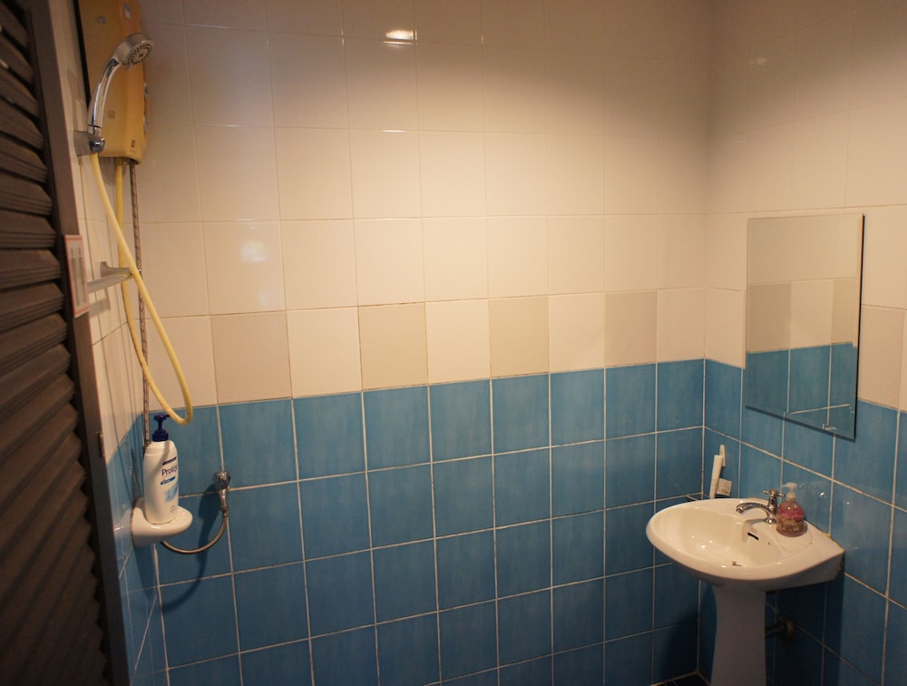 Phuket Gay Home Stay - Caters To Men 43/44