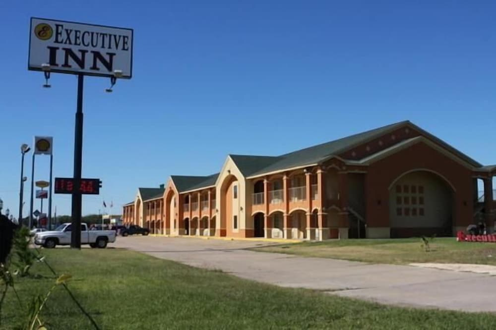 Executive Inn 7/35