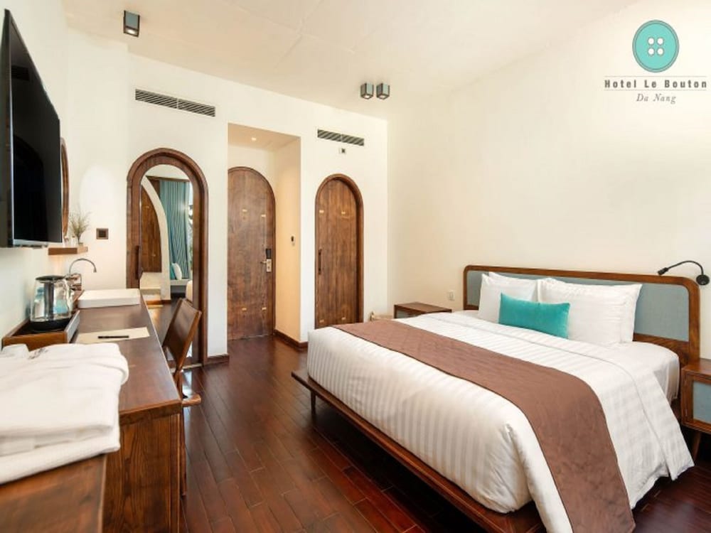 DELUXE, DOUBLE BED
