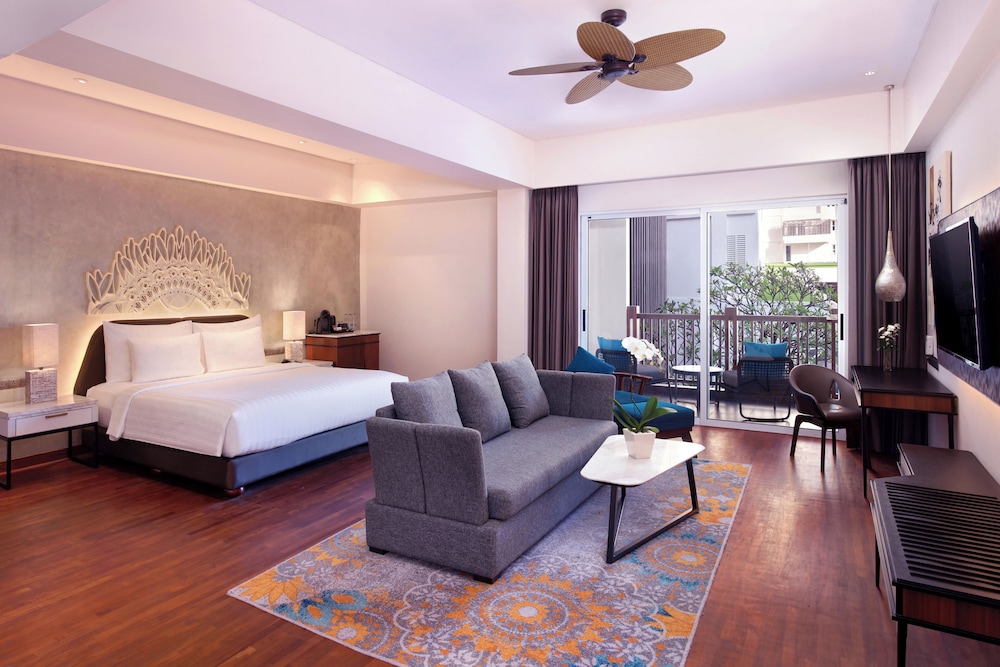 JUNIOR SUITE, KING BED, SOFA