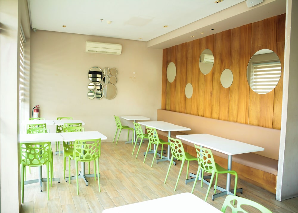 Casablanca Suites Near Airport 48/59
