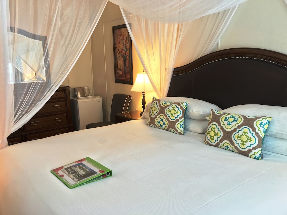 Avalon Bed & Breakfast 39/55