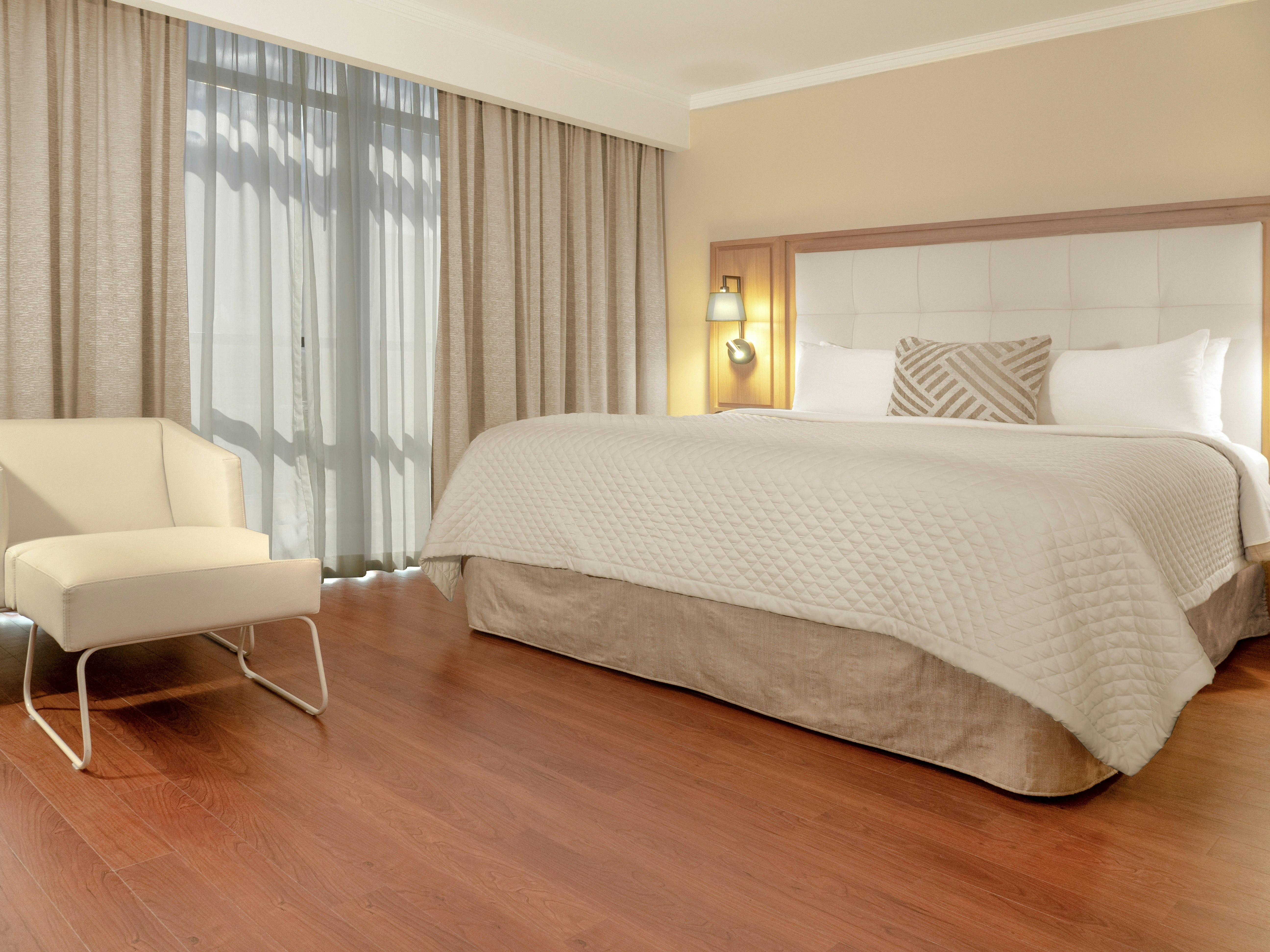 JUNIOR SUITE, KING BED