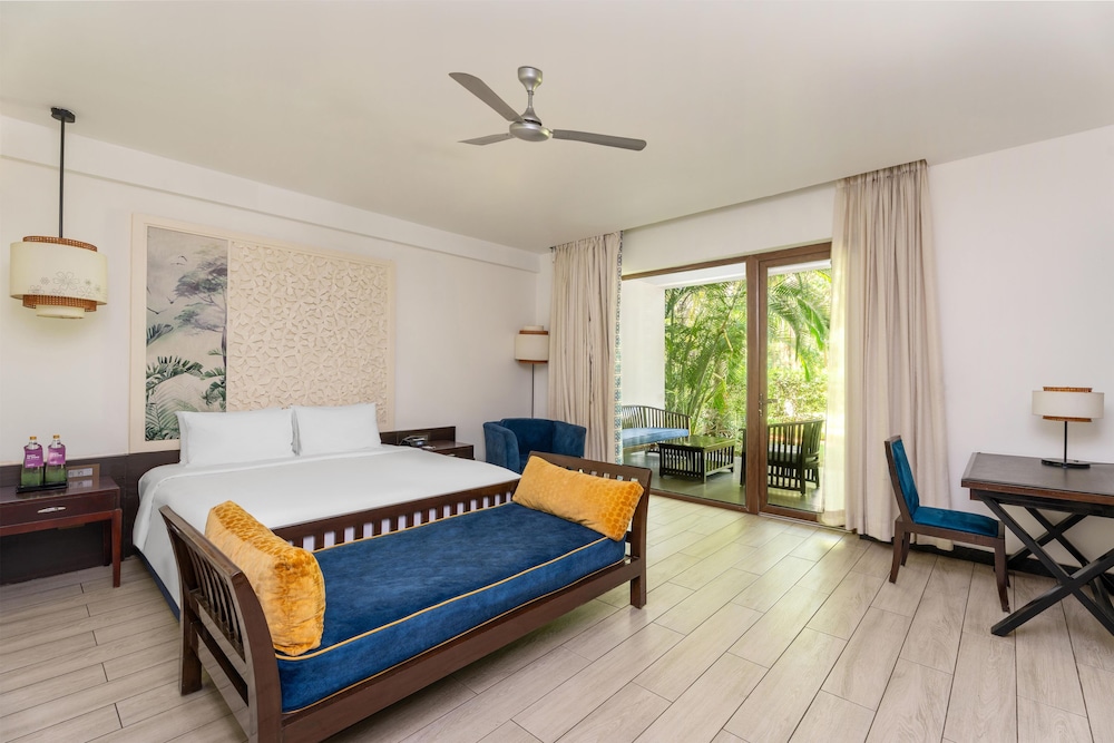 Chalet, King Bed, Lagoon Side, Terrace