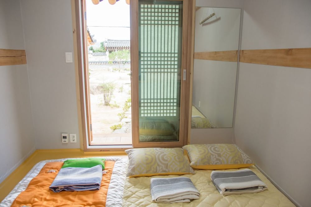 Orchid, Basic, 2 Futon Beds