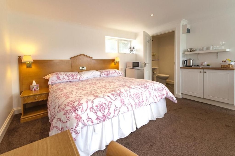 Gosfield Lake Resort 10/50