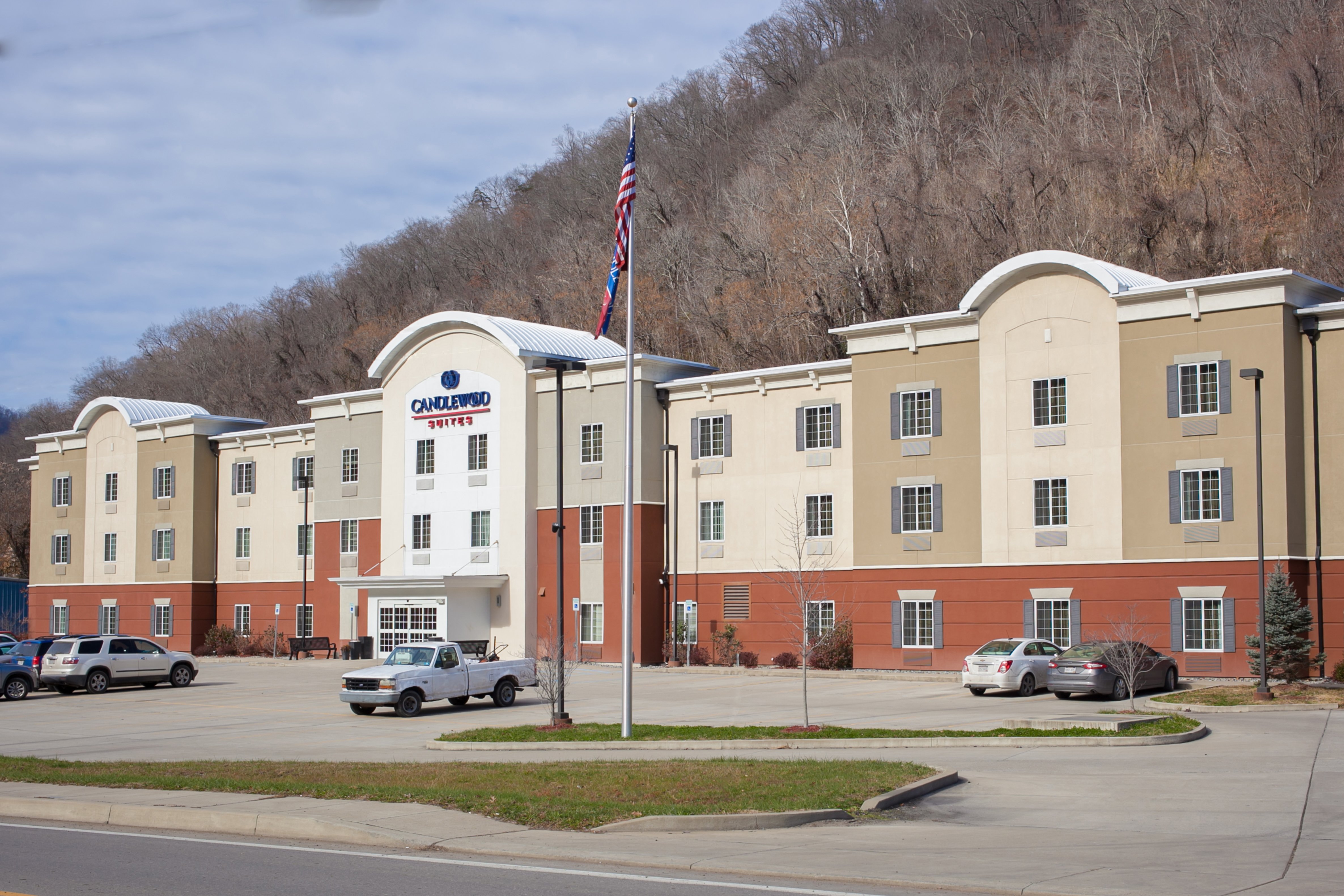 CANDLEWOOD SUITES LOGAN 30/31
