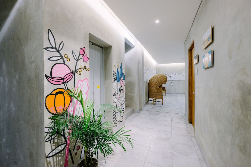 Lopi Hotel 6/36