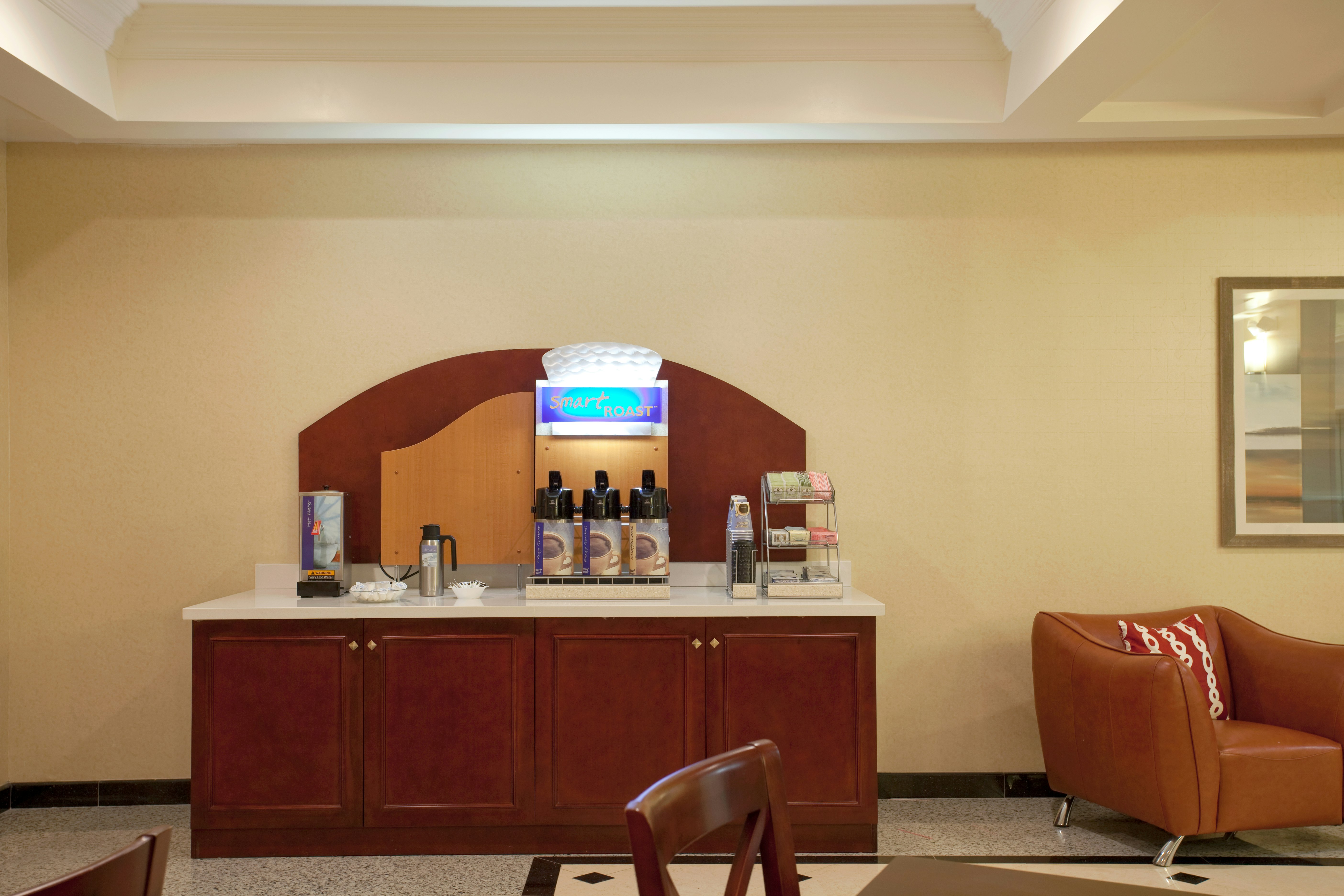 Holiday Inn Express and Suites Los Angeles Airport Hawthorne 12/53