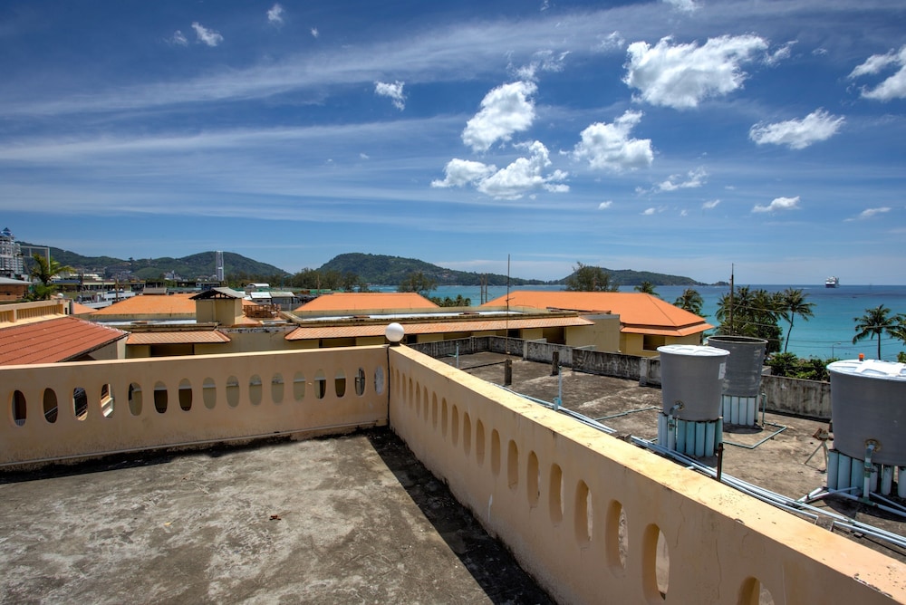 SEVEN SEAS HOTEL 2/64