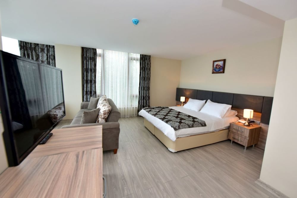 Dora Hotel 6/48