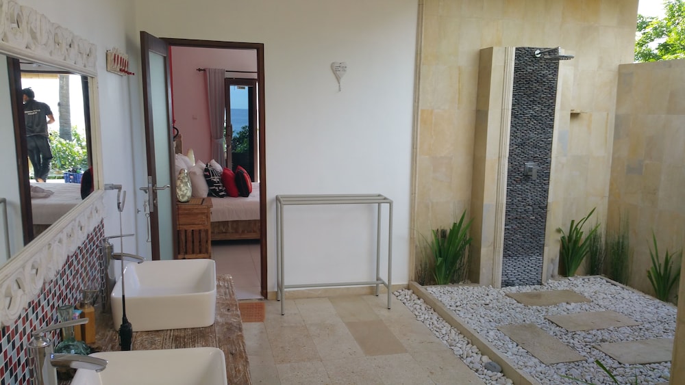 Nalini Resort 4/50