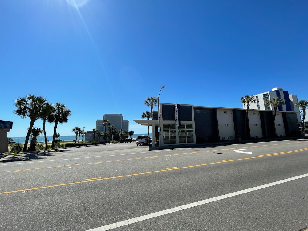 The Oceanfront Viking Motel 32/40