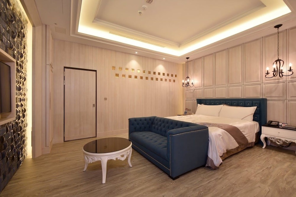 Uher Luxury Resort Hotel 10/50