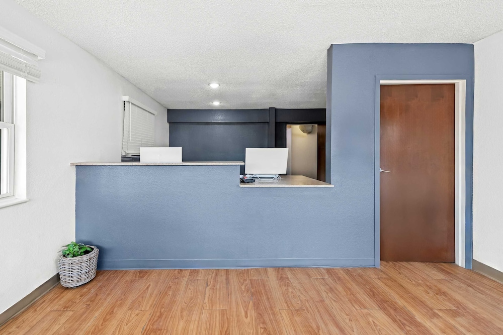 Birch Hill Suites Kansas City - Independence, Mo 2/24