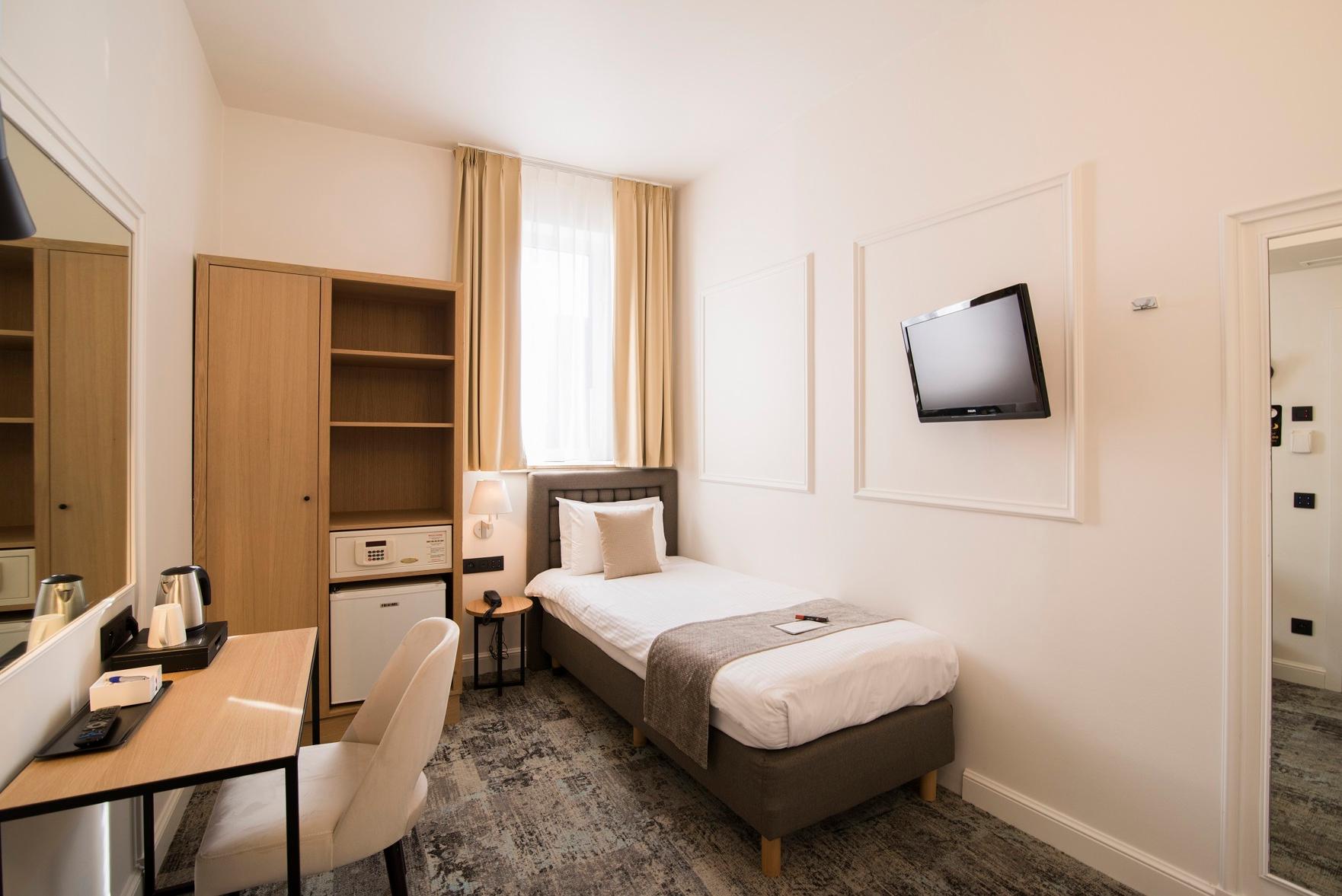 Room, Single, Single Bed