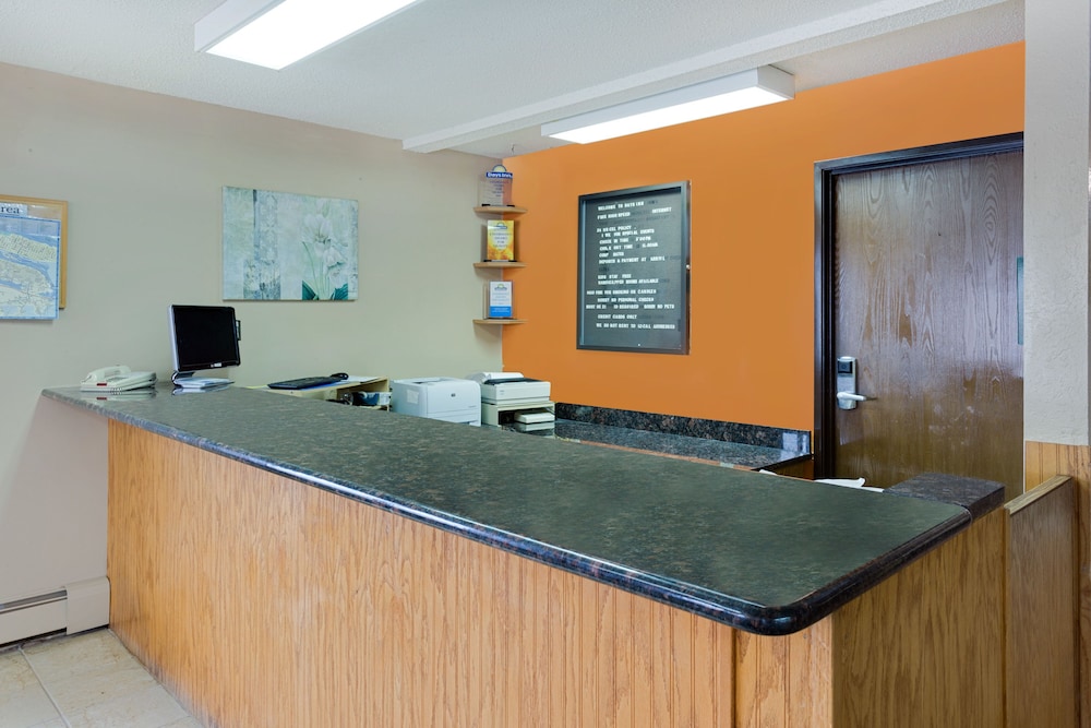 Days Inn by Wyndham Winona 3/27