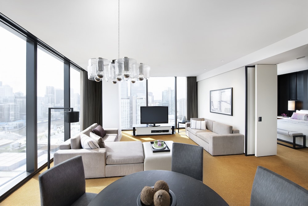 Crown Metropol Melbourne 9/18