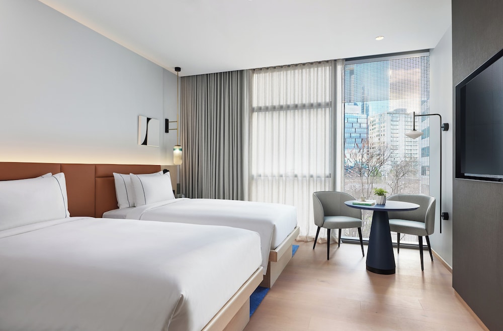 ROOM, TWIN BEDS