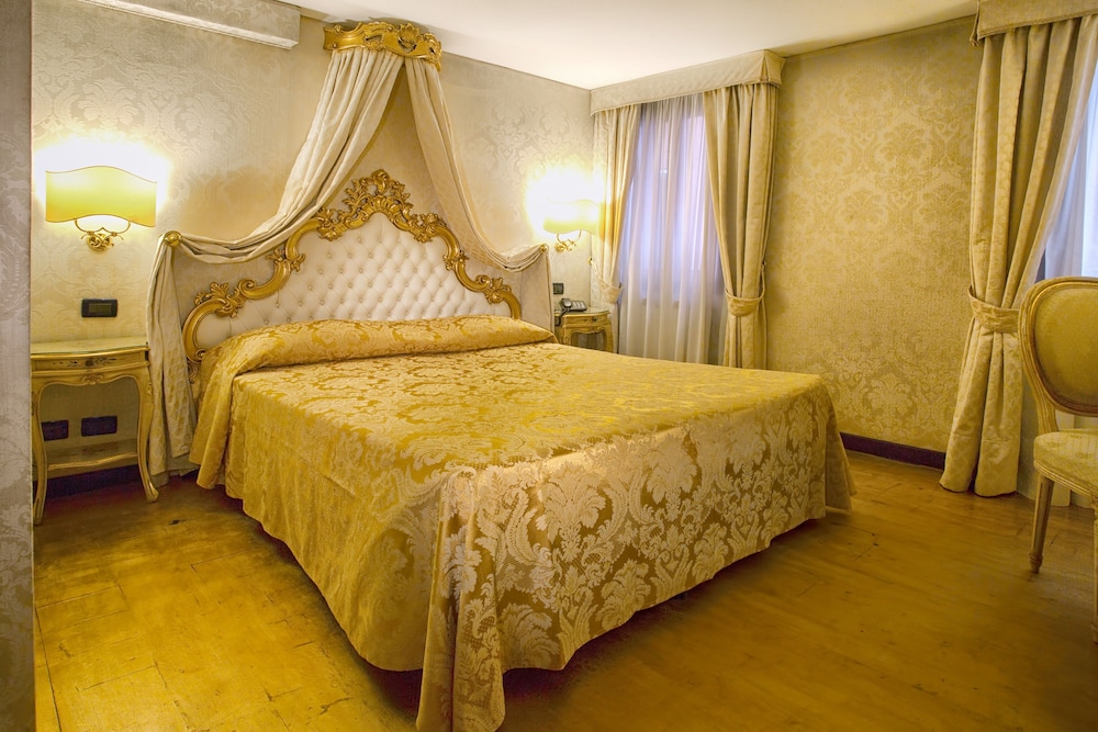 HOTEL NOEMI 7/45