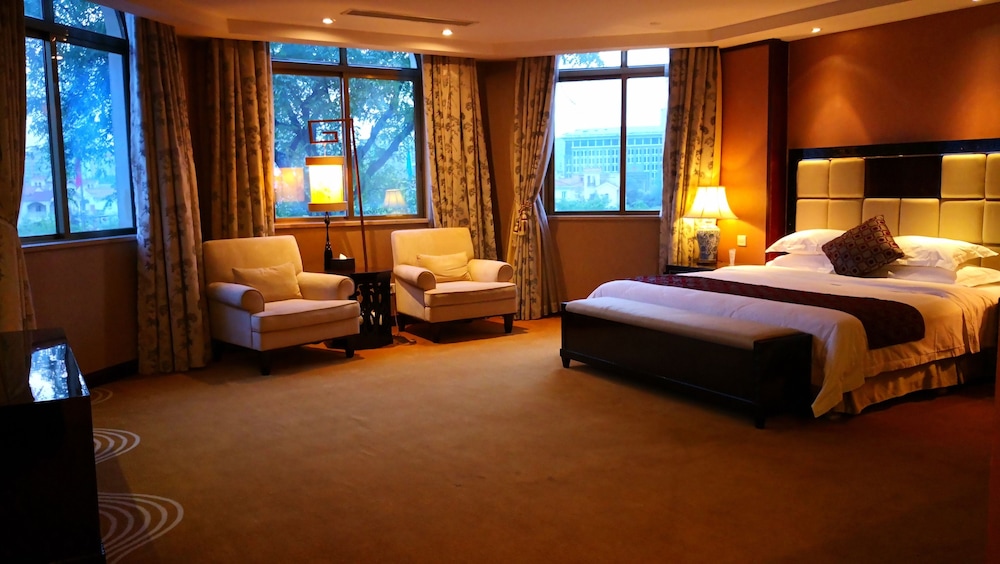 Country Garden Phoenix Hotel Changshou 14/54