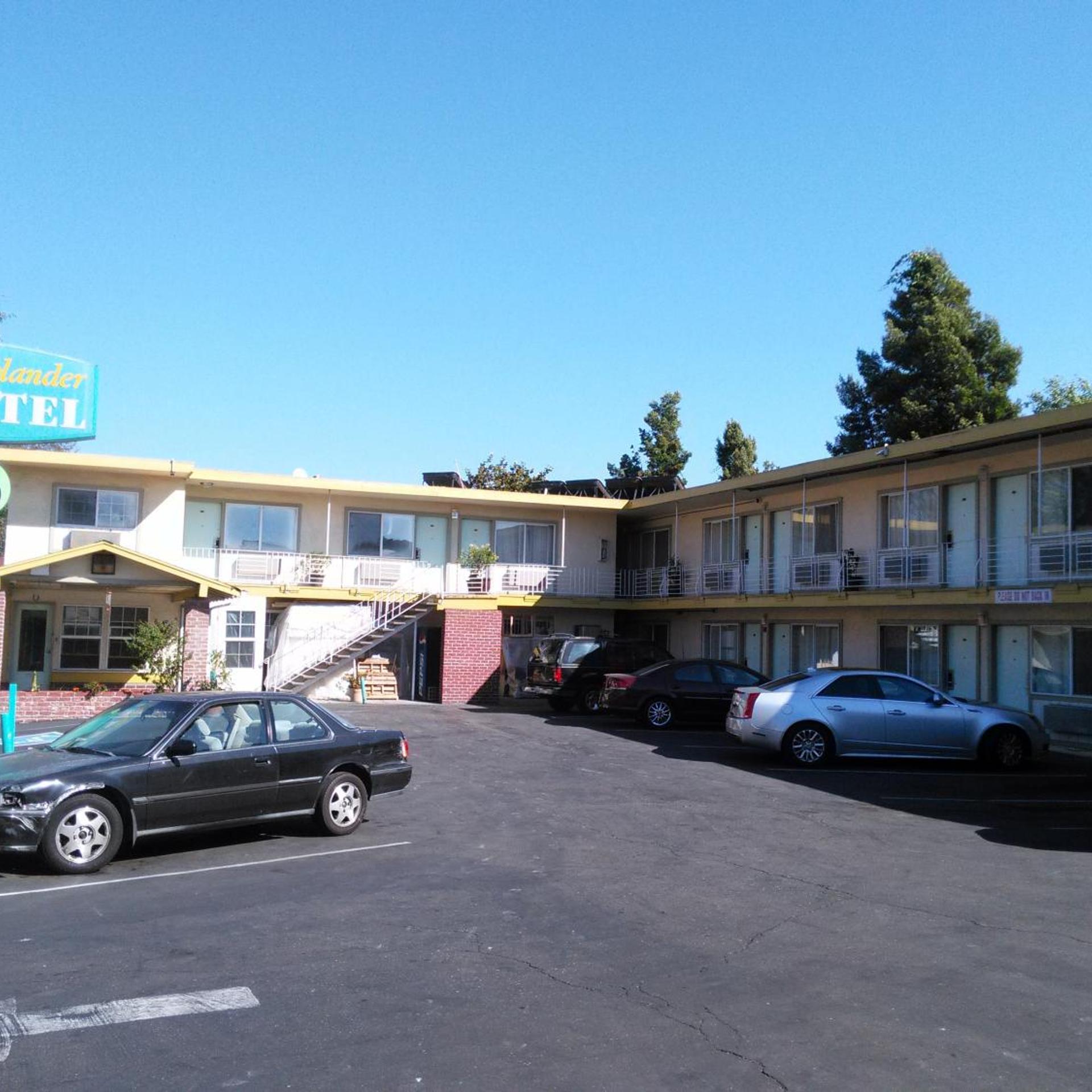 Highlander Motel 42/56