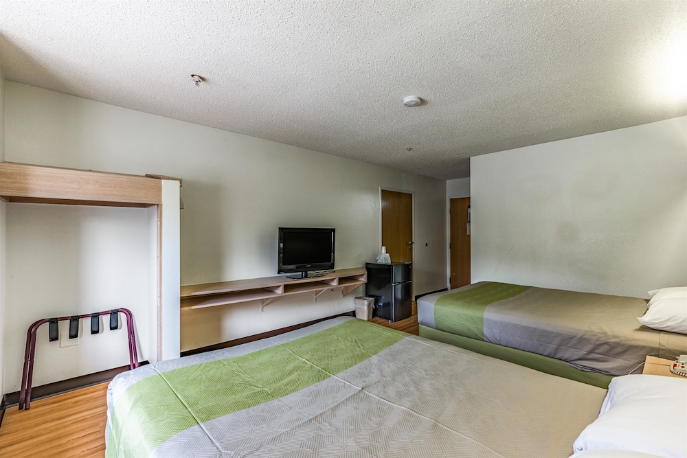 Motel6 Charlotte, NC - University 29/45