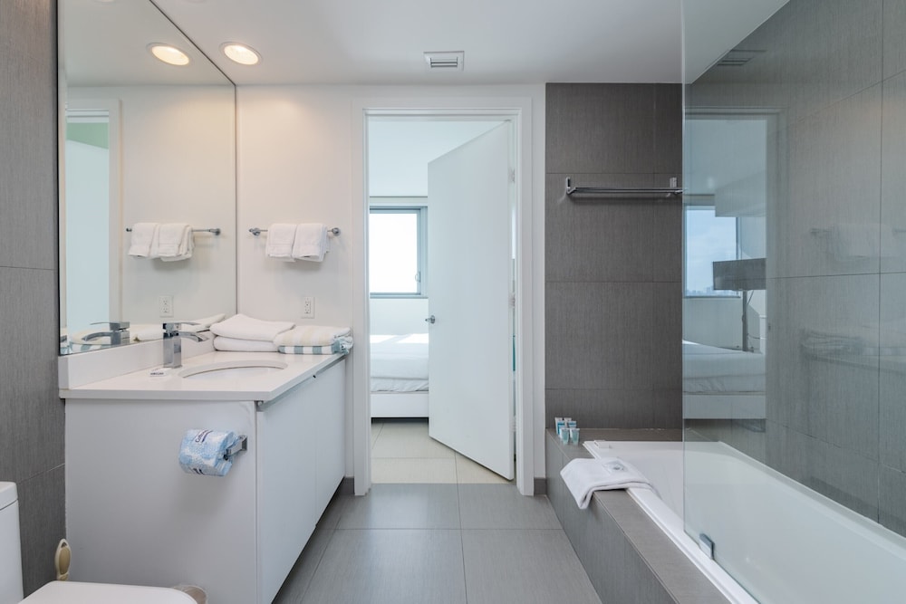 Churchill Suites Monte Carlo Miami Beach 73/76