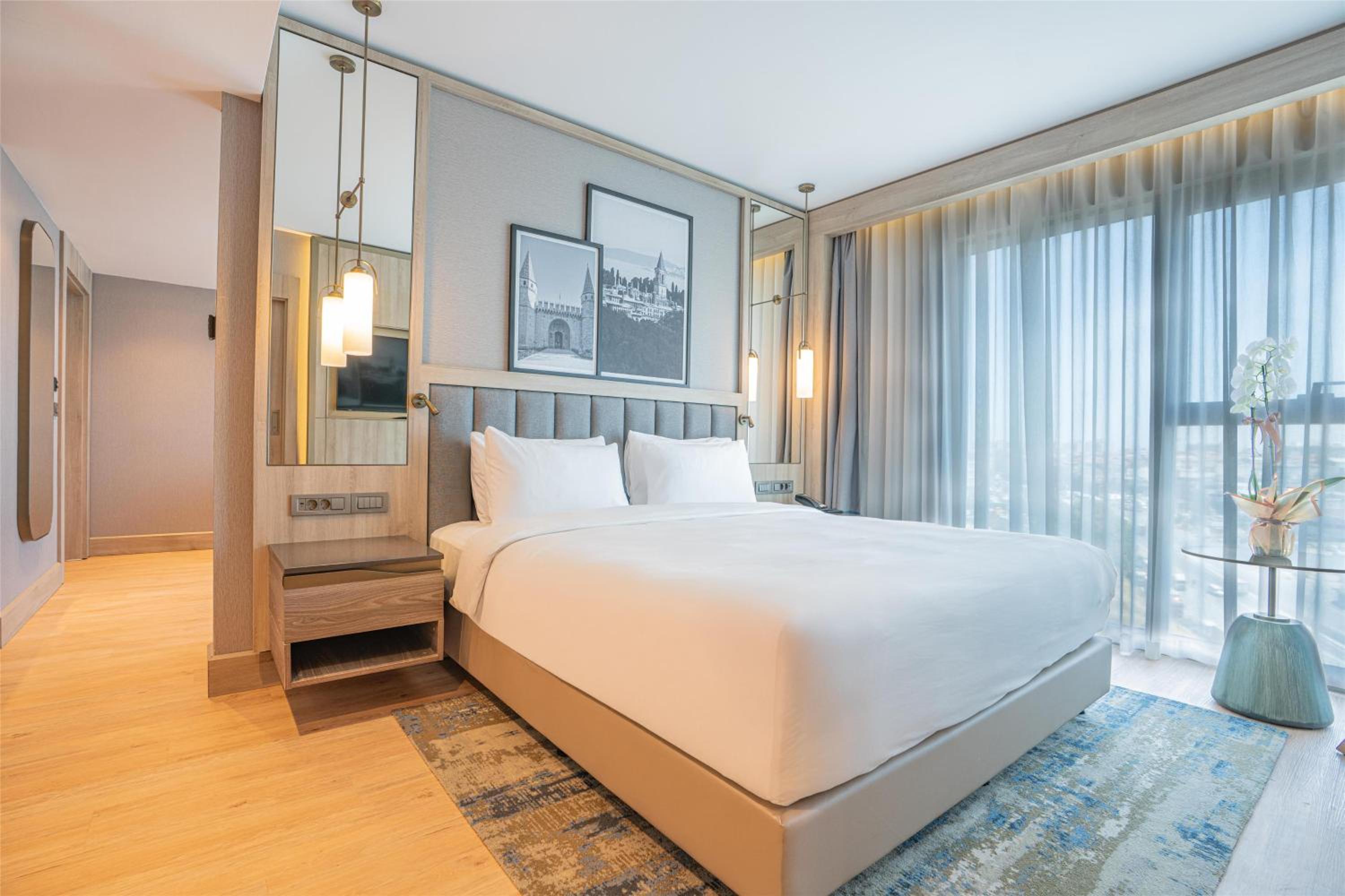 Junior Suite, City View