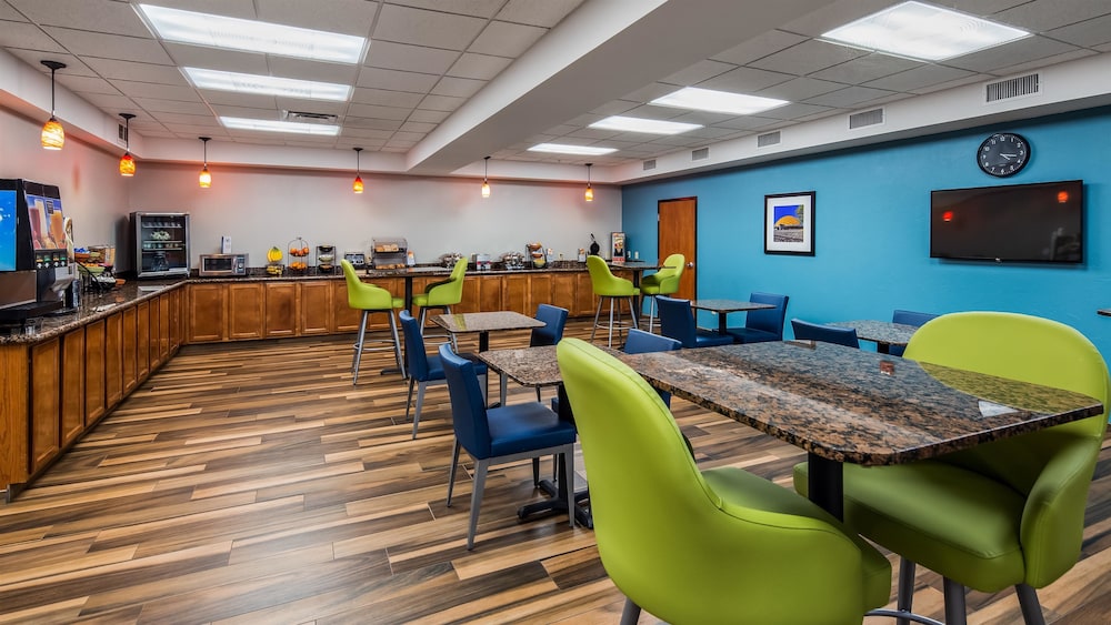 Best Western Plus Midwest City Inn & Suites 23/27