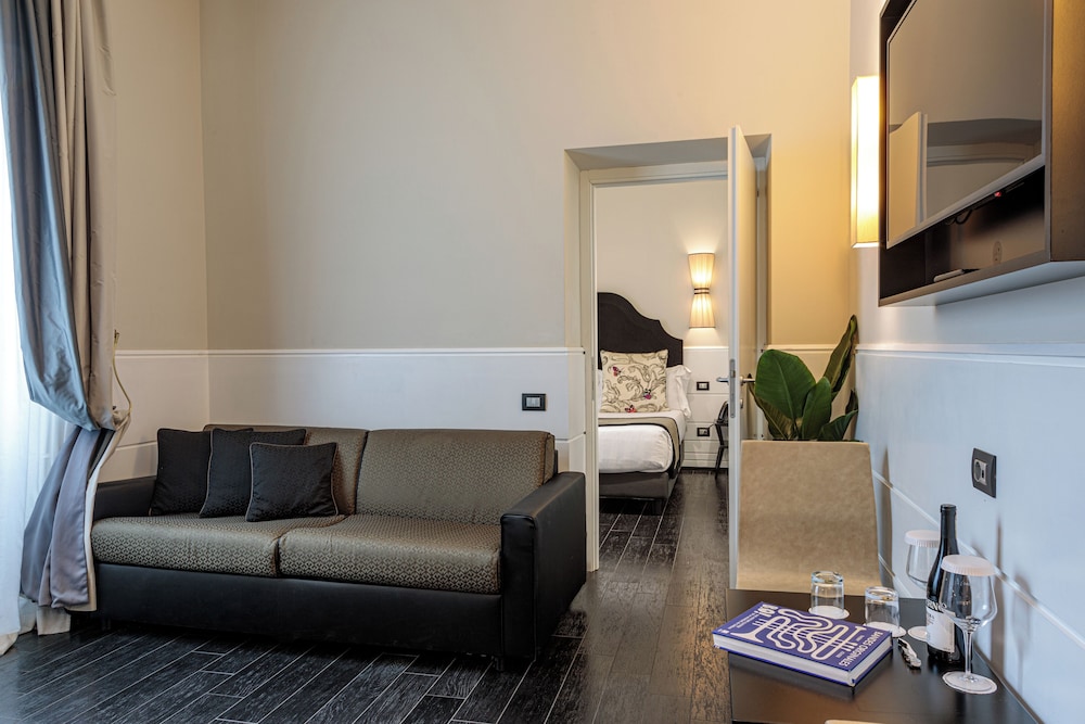 The Independent Suites 39/51