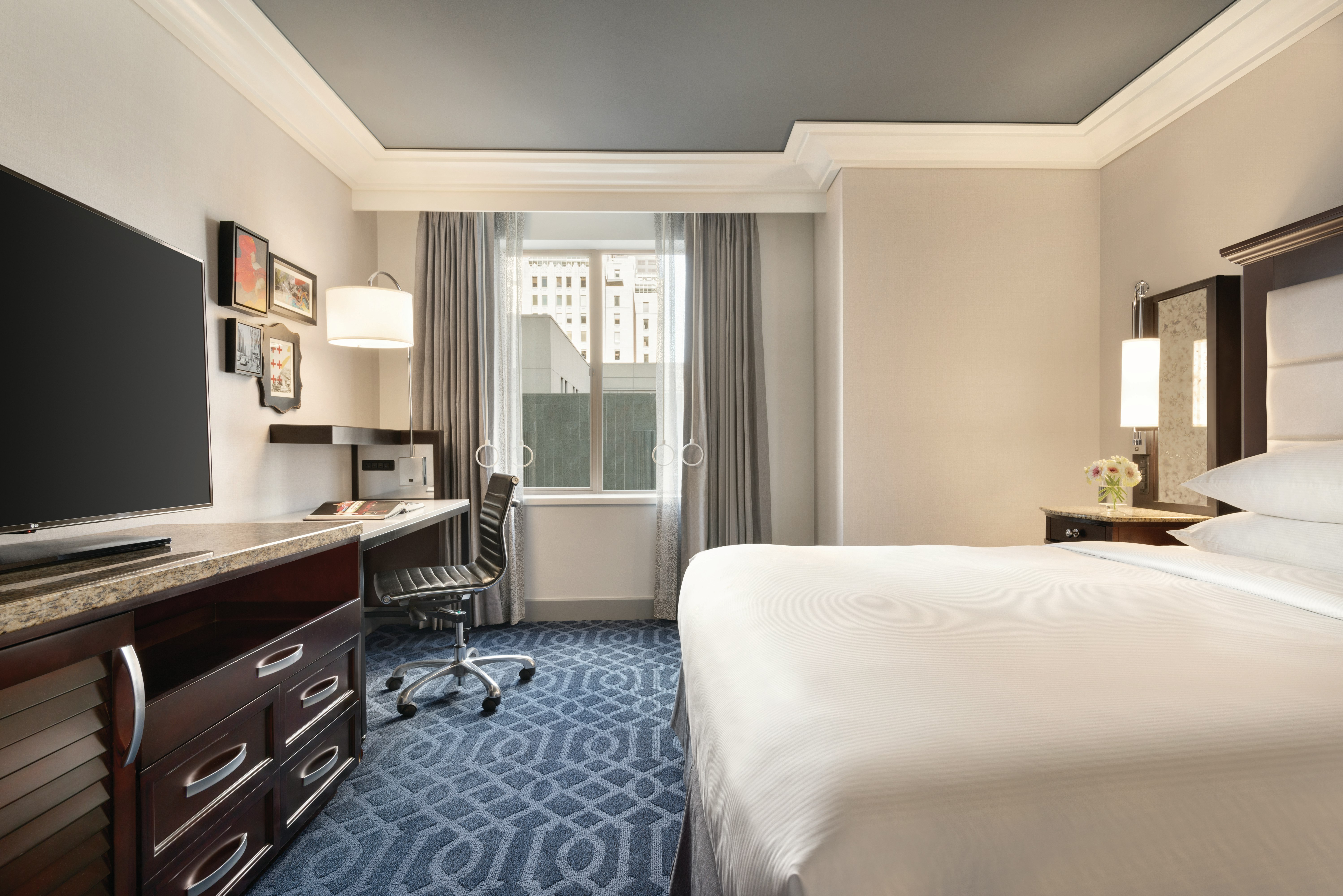 ROOM, KING BED, CITY VIEW, LARGE