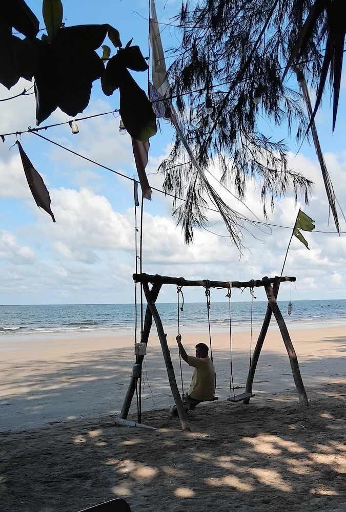 Jungle Bay Resort 24/42