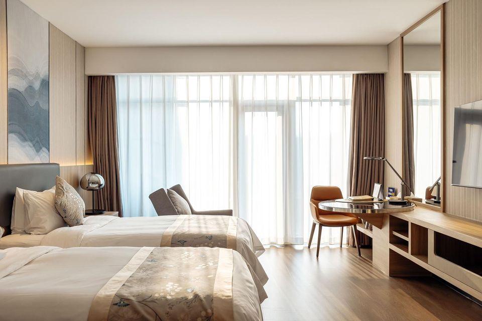 Scenic, Twin Beds