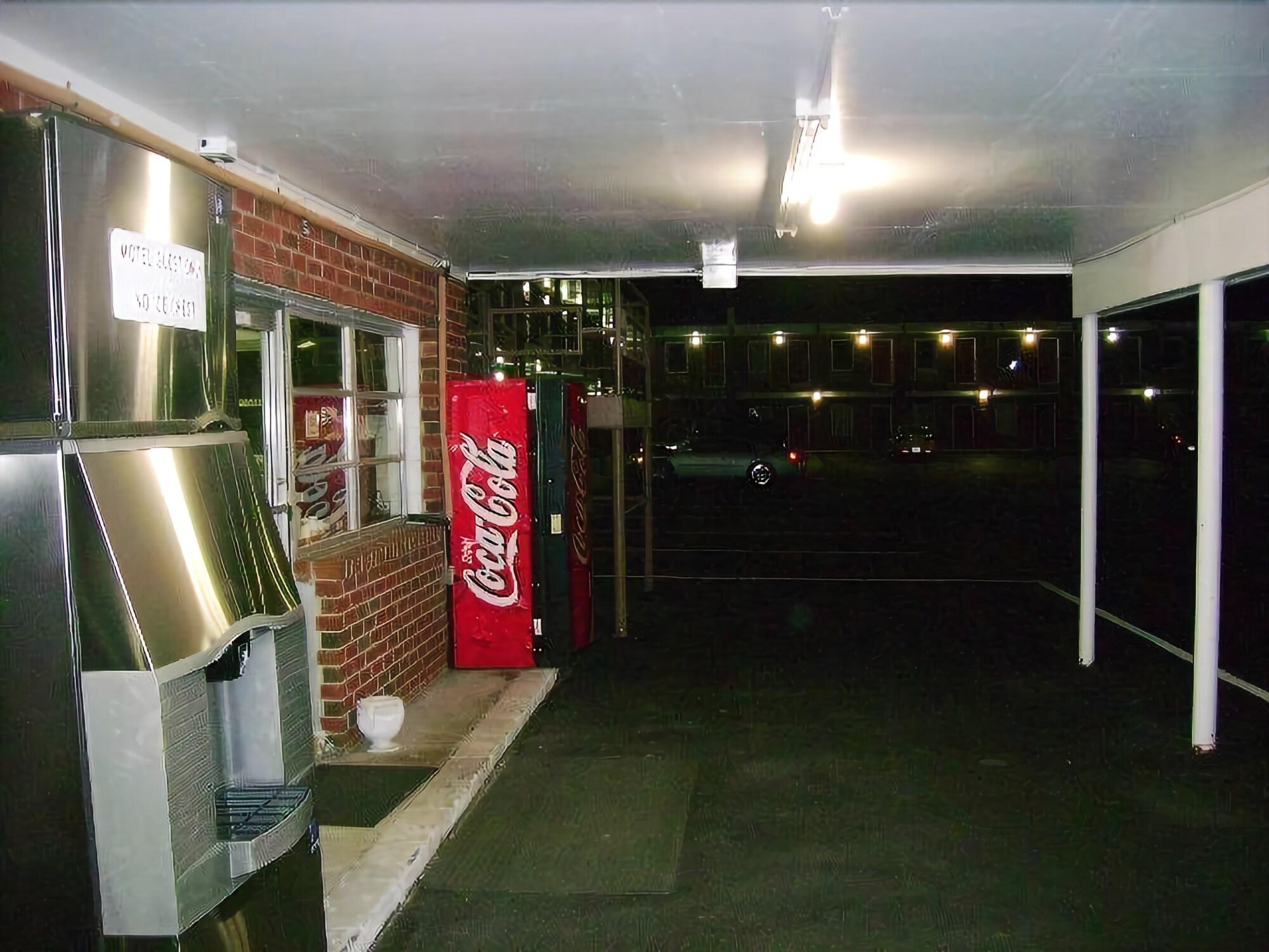 Sherwood Motel 3/21