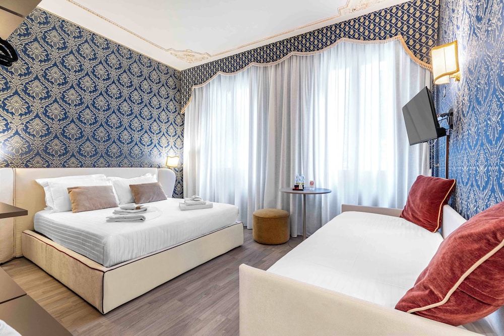 SUPERIOR, DOUBLE BED, CITY VIEW, PRIVATE BATHROOM