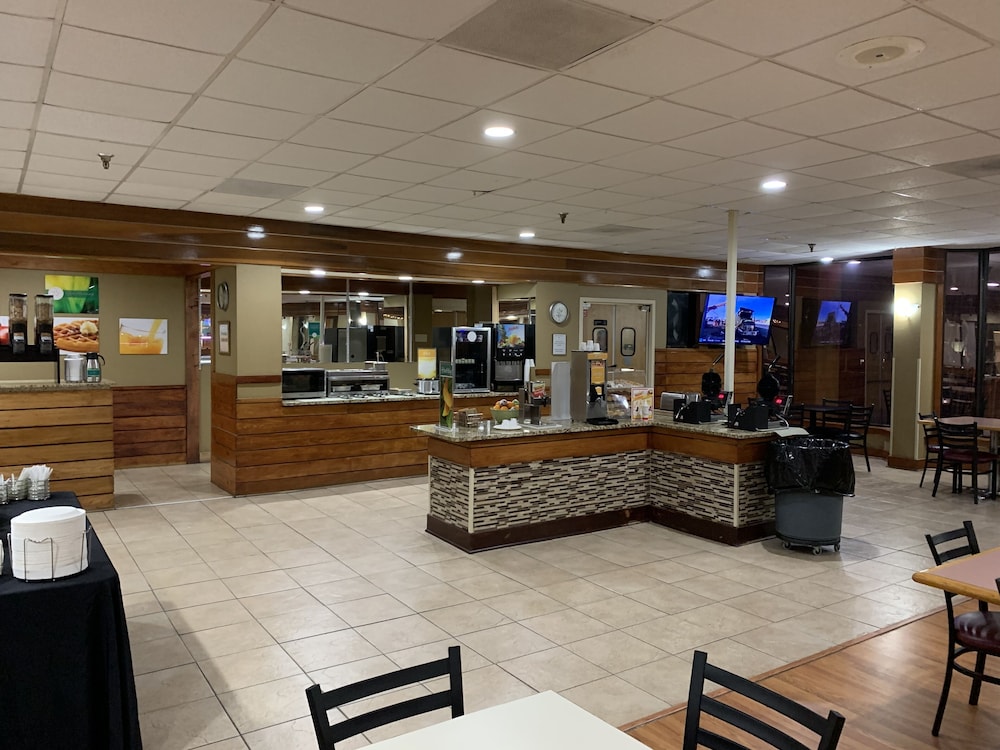 Quality Inn and Suites Pensacola Bayview 8/49