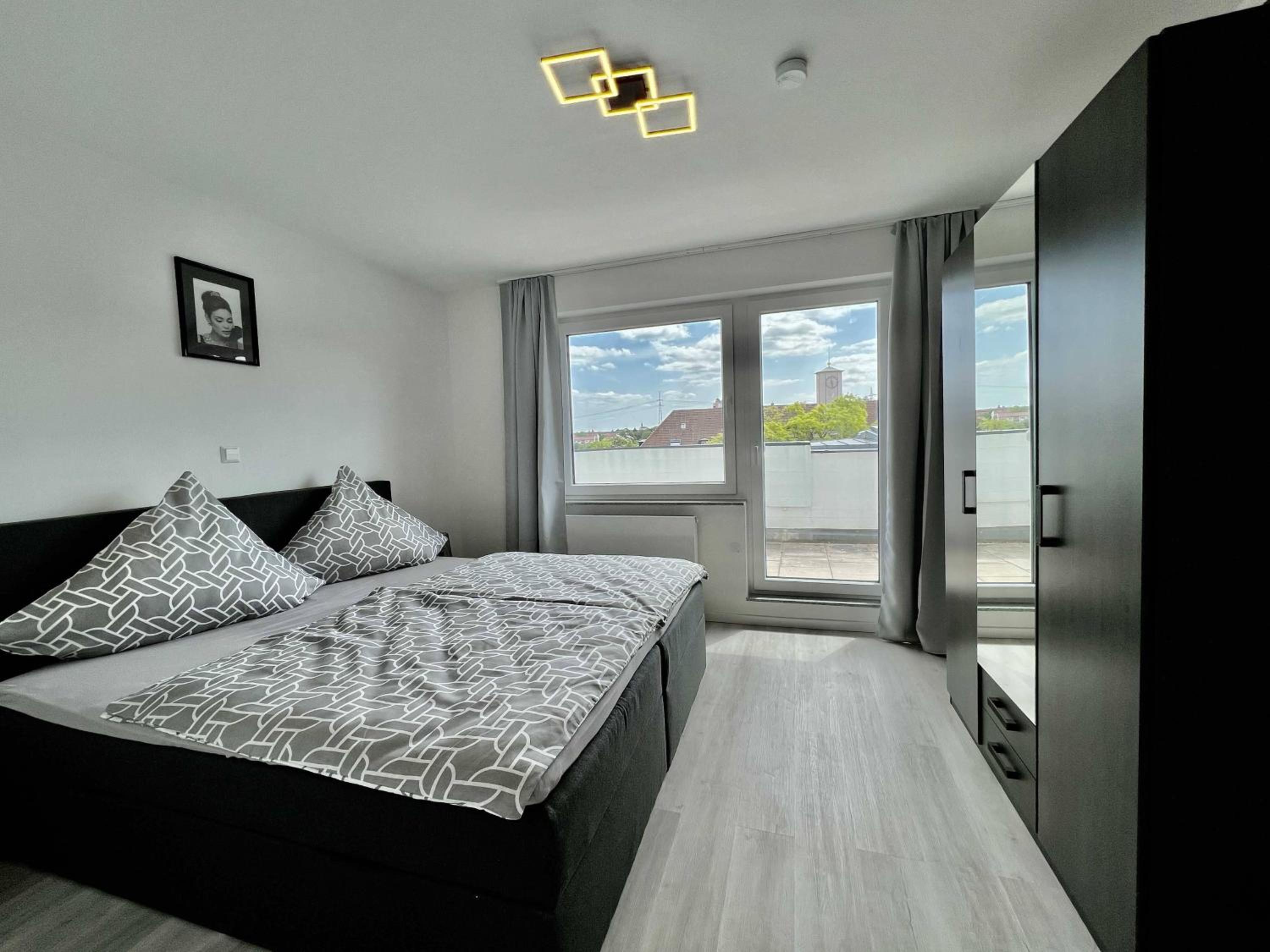 Nujen - Hotel und Apartment Stuttgart Zuffenhausen 2/25