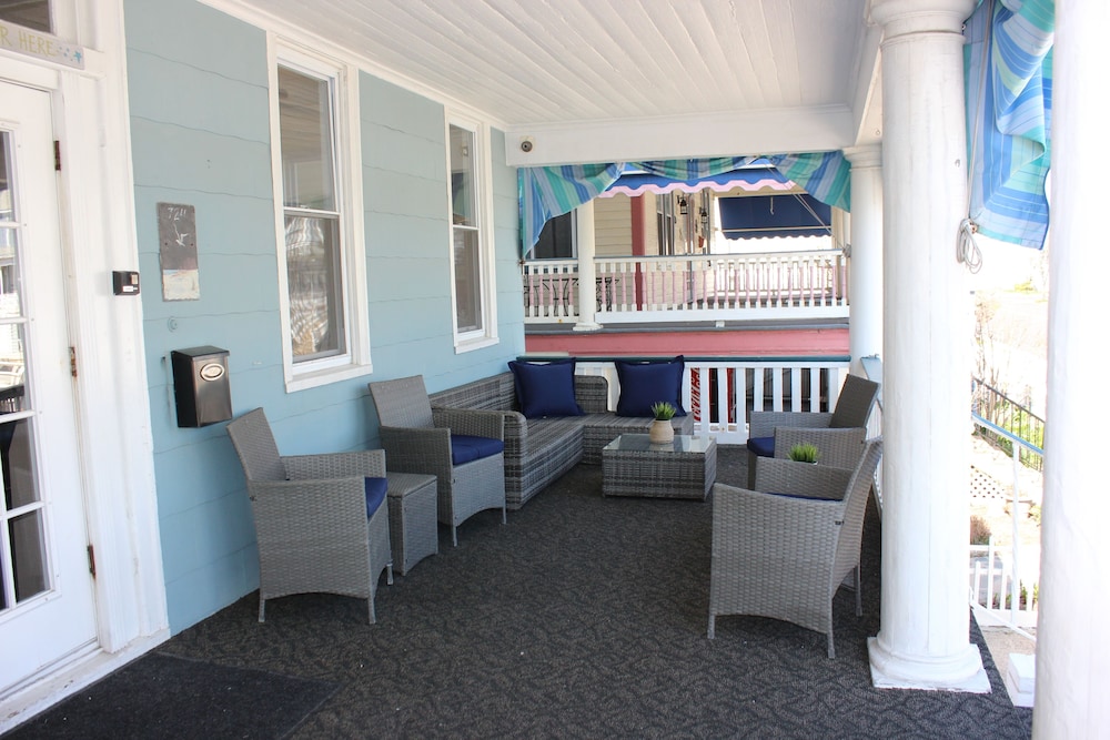Ocean Breeze Hotel 39/61