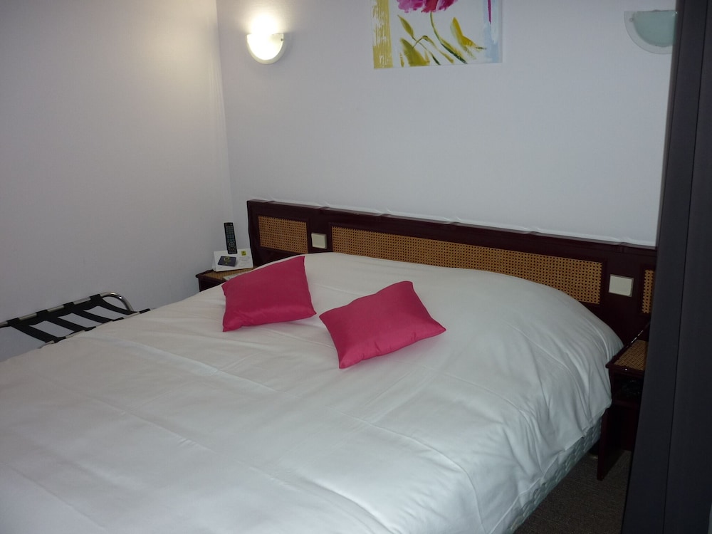 غرفة قياسية بسرير مزدوج، Sure Hotel by Best Western Saintes 5/9
