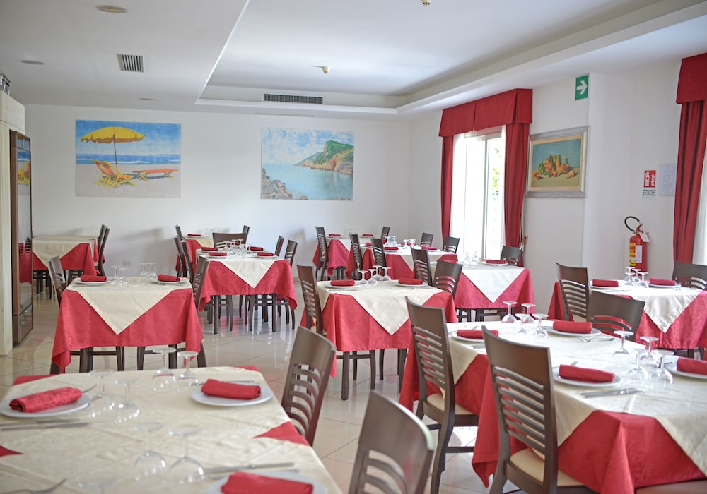 Pigalle Hotel 43/64