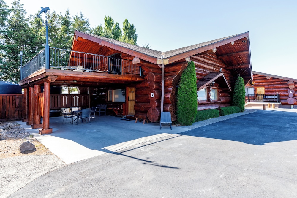 Train Theme, Cabin, Multiple Beds, Two Story, Pet Friendly
