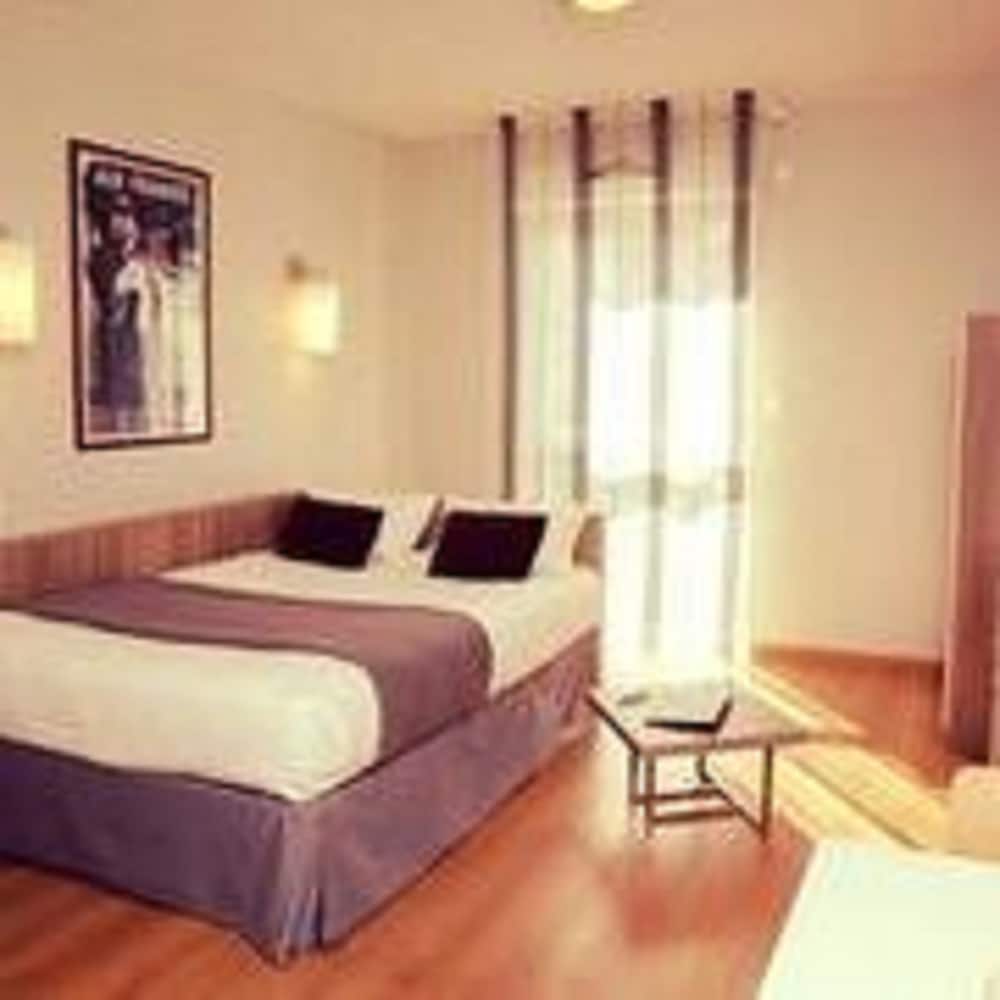 STUDIO, DOUBLE BED