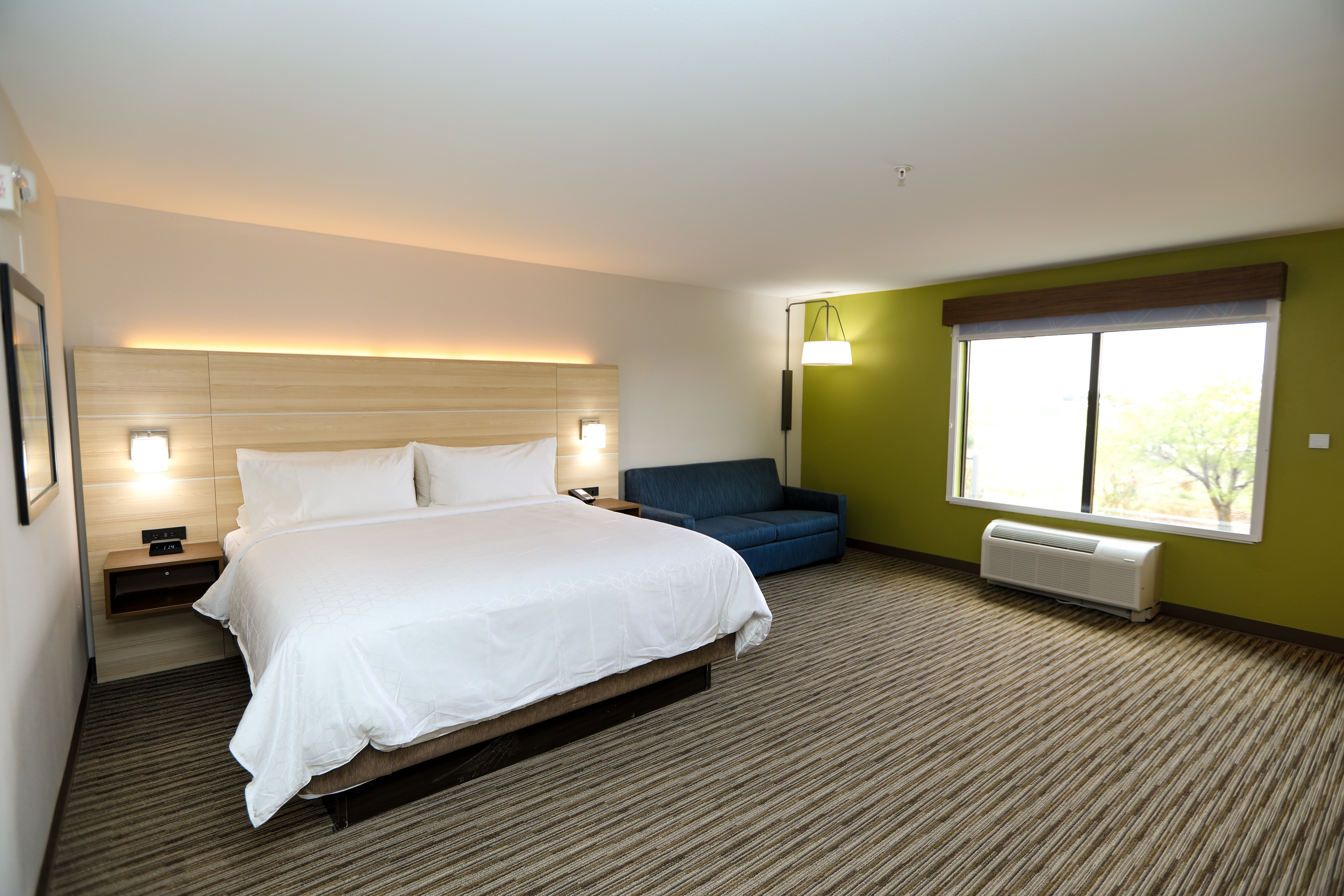 Holiday Inn Express Hillsboro I-35 18/69