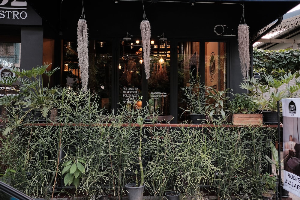 Iron32 Hotel Bar And Bistro 55/68