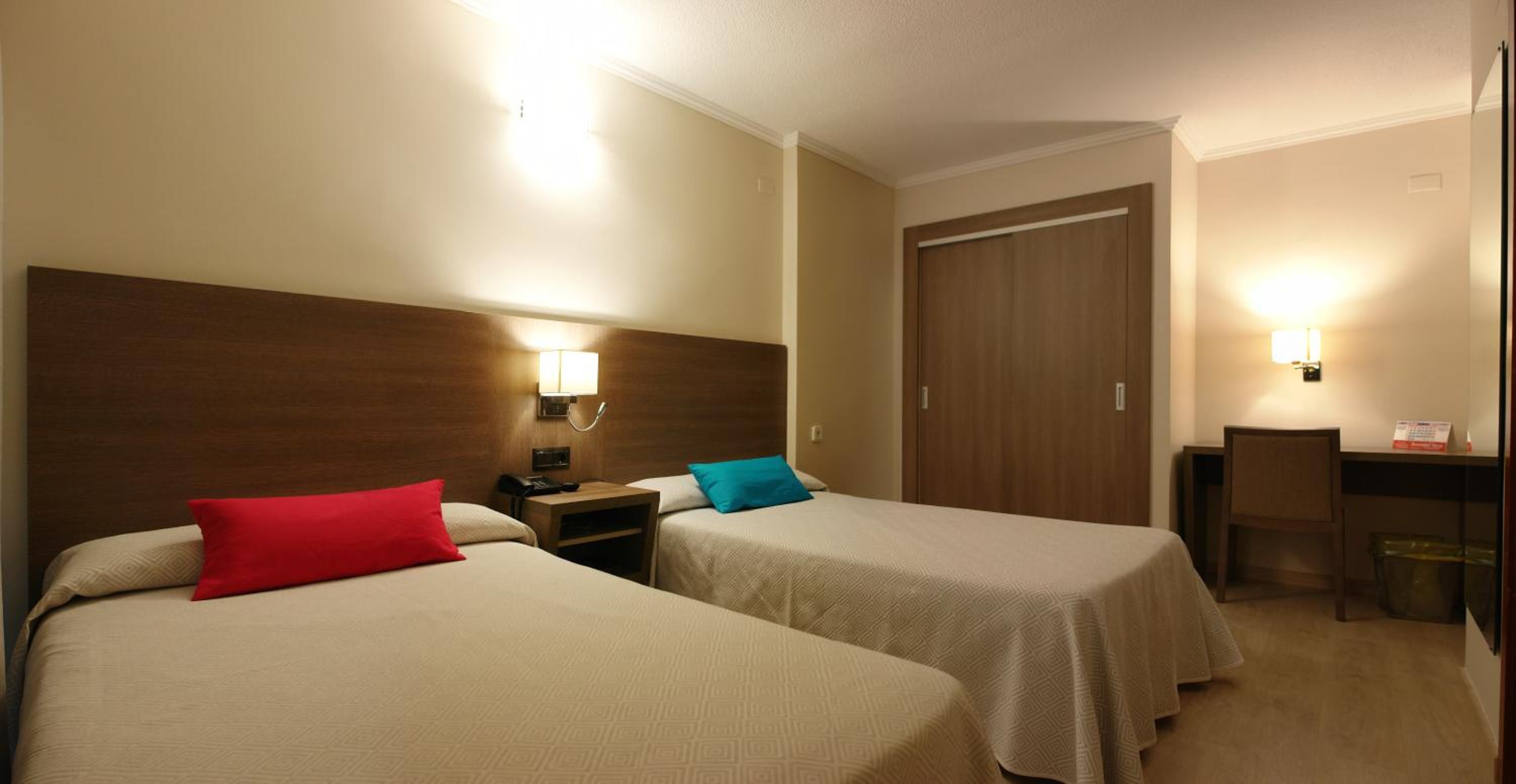 Hotel Avenida Plaza 8/41