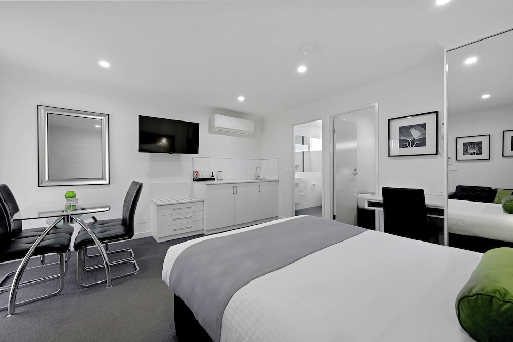 HAMILTON LONSDALE MOTEL 26/58