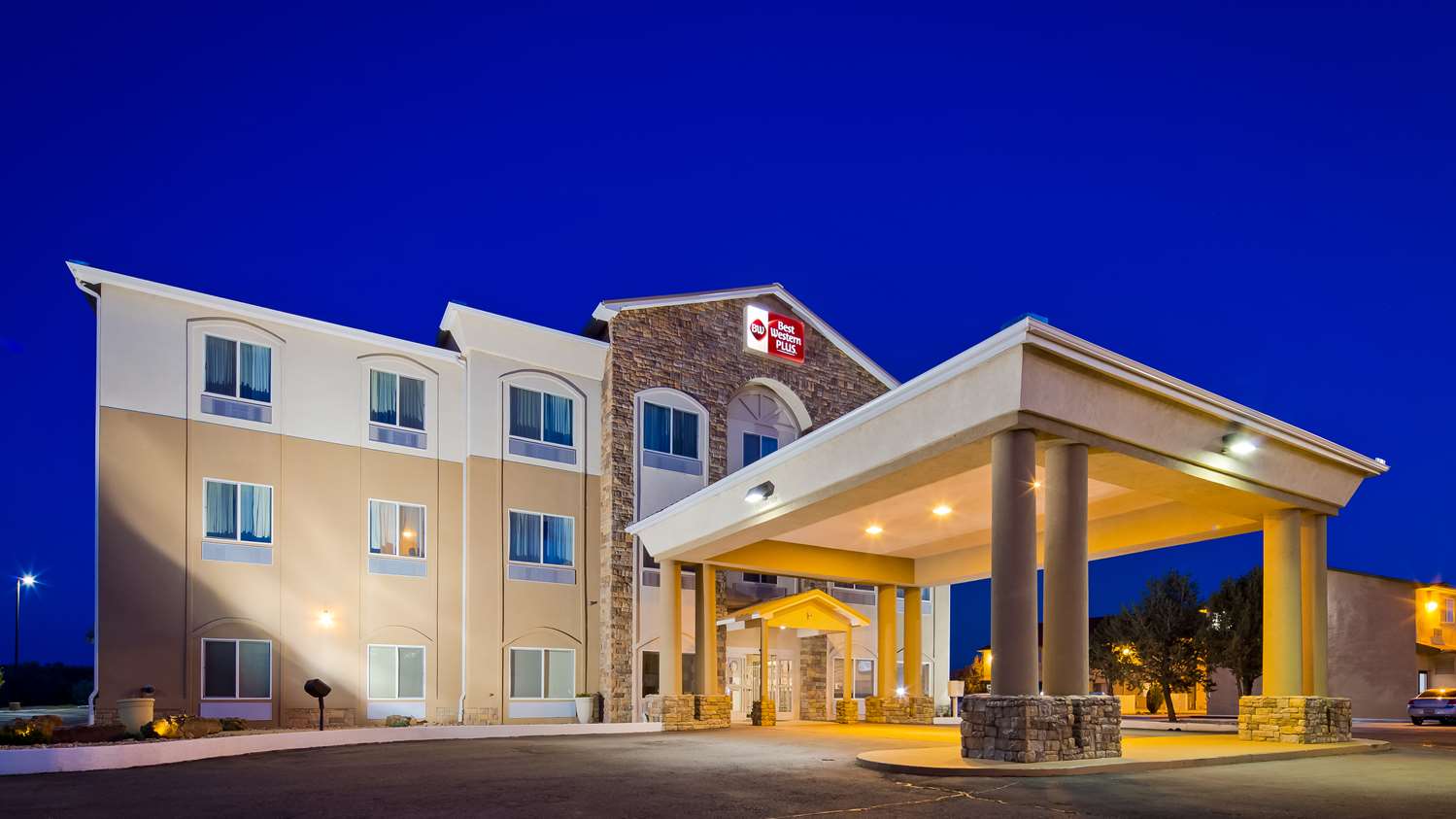 Best Western Plus Montezuma Inn & Suites 2/24
