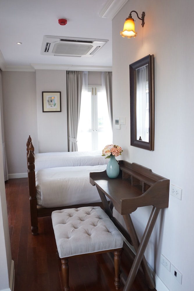 Hiranyakul House 10/50